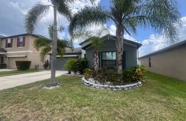 4-Bedroom, 2 Bath Single Family for Rent in Wimauma, FL | 2 -Car Attached Garage & Modern Kitchen Gallery 3
