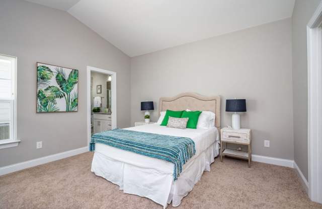 Three Bedroom Townhome in Westport! Gallery 4