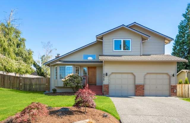 Inviting Everett Home Featuring 3 Bedrooms, Fireplace, and Fully Fenced Backyard - 4424 120th Place Southeast, Eastmont, WA 98208