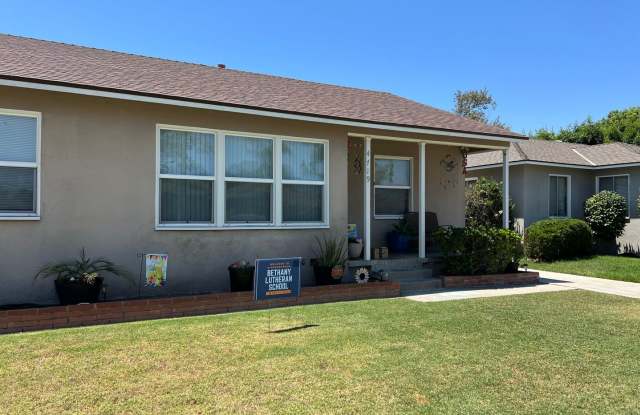 Long Beach 3 Bedroom 1.5 Bath House - 2 Car Garage - Large Yard - Huge Bonus Room! photos photos