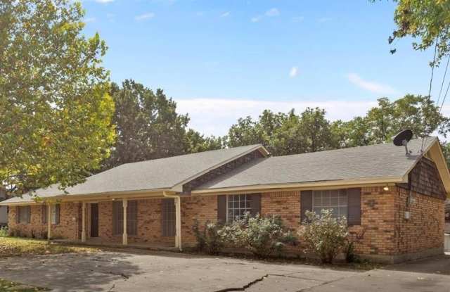 417 W Mccart Street - 417 West McCart Street, Krum, TX 76249