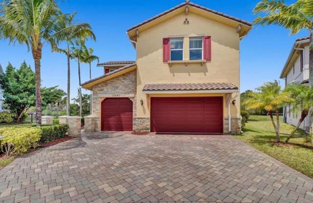 Great Pool Home with excellent lake View in Heron Bay, Parkland - 12247 Northwest 83rd Place, Parkland, FL 33076