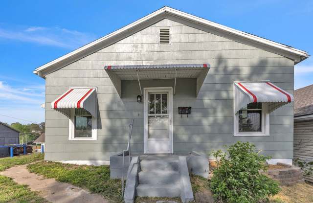 Bright & Updated 3-Bedroom Home Near Local Schools photos photos