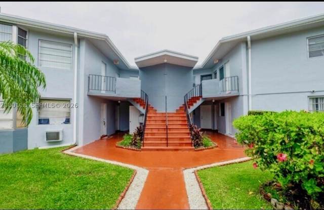 1667 NE Miami Gardens Dr Gallery 2