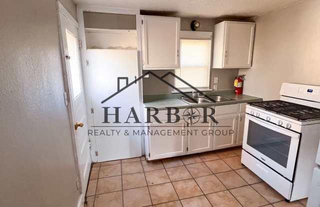 Recently Renovated 2 Bedroom Home!! Special: Half Off First Months Rent - 707 5th Street, Boone, IA 50036