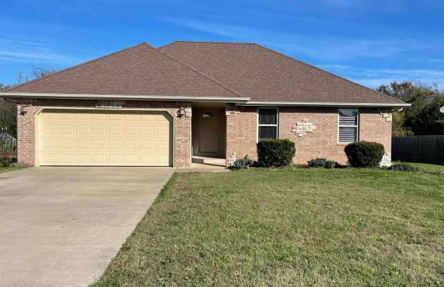 3 bed/2 bath, 1322 sqft home! 217 W Eagle Ln in Willard MO. Gallery 3