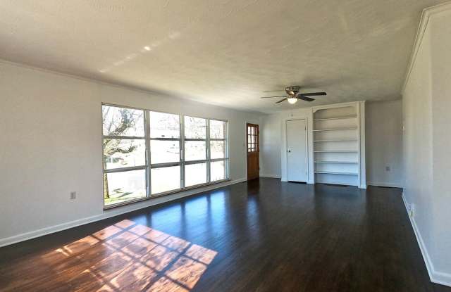 South Knoxville Charmer...3 bedroom, 1.5 bath basement rancher Gallery 4