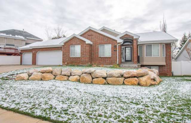 Gorgeous Bountiful Home w/ Solar  3 Car Garage photos photos