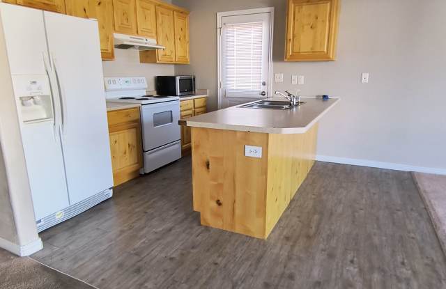 3 Bedroom 2 Bath House with garage and good size backyard Gallery 4