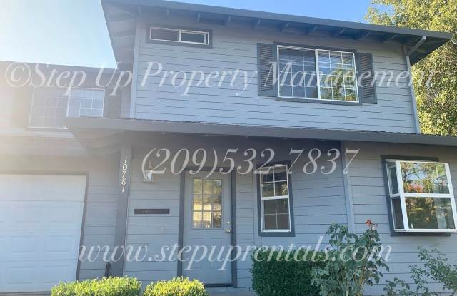 Welcoming and Spacious 3 Bedroom 2.5 Bathroom Home in Sonora! - 10781 Buena Oaks Drive, Tuolumne County, CA 95370