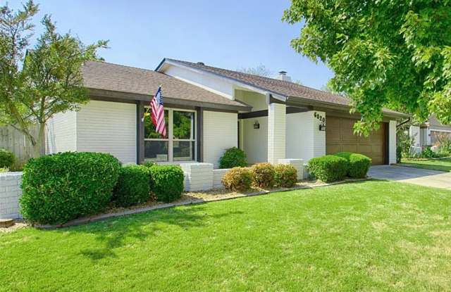 Beautifully Renovated 3BD/2BTH Home with Open Kitchen, Fireplace  Storm Shelter photos photos