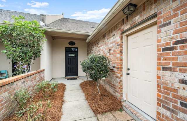 Spacious 3 Bedroom Waterfront Property for Lease - 1320 Lake Pointe Avenue, Zachary, LA 70791