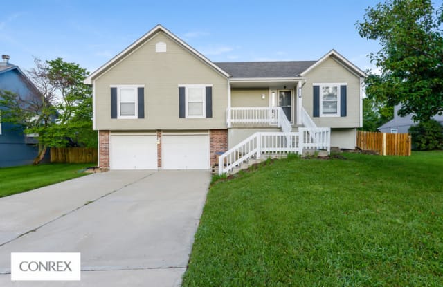 614 South Sunset Lane - 614 South Sunset Lane, Raymore, MO 64083
