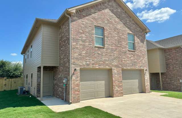 3 Bedroom 2.5 Bathroom Townhomes at Villa Rosa! Gallery 1