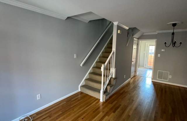 502 Colecroft Ct. Gallery 3