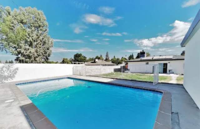 Northeast home for rent with a pool Gallery 1