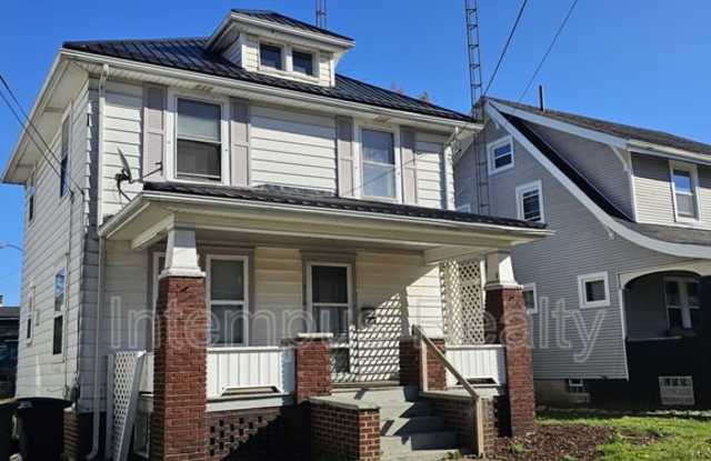 916 Roslyn Ave SW Uppr - 916 Roslyn Avenue Southwest, Canton, OH 44710