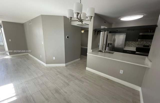 2811 N Oakland Forest Dr photos photos