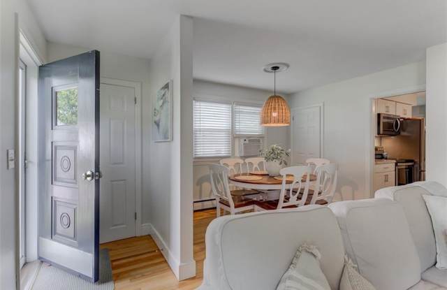 12 Sherwood Road - 12 Sherwood Road, Newport East, RI 02842