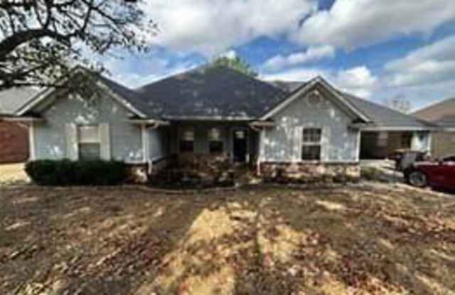 404 Andrew Avenue - 404 East Andrew Avenue, Springdale, AR 72764 404 Andrew Avenue - 404 East Andrew Avenue, Springdale, AR 72764