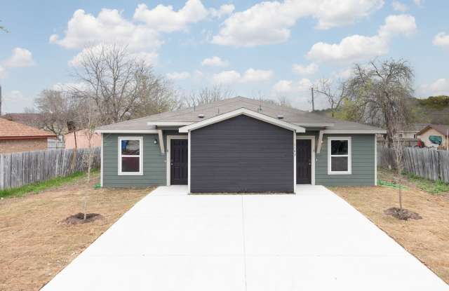 Spacious 3-Bedroom Home with Hardwood Floors & Modern Finishes in Seguin photos photos Spacious 3-Bedroom Home with Hardwood Floors & Modern Finishes in Seguin photos photos