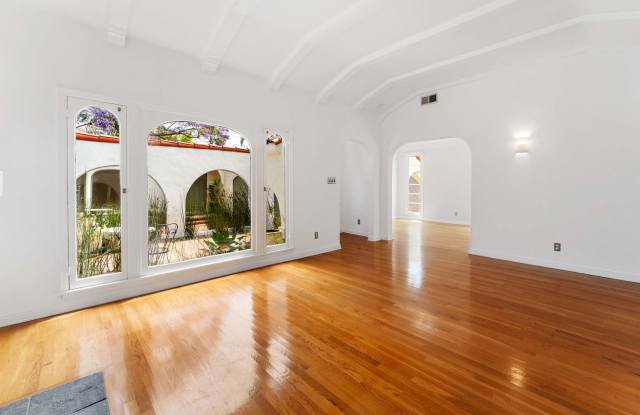 Incredible 4 bd 3 ba home- AVAILABLE SOON Gallery 3
