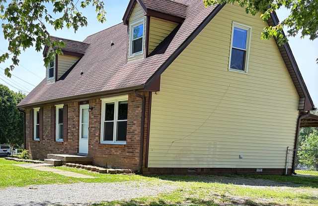 Charming 3 Bedroom Home in the Heart of Clarksville - Now Available! photos photos Charming 3 Bedroom Home in the Heart of Clarksville - Now Available! photos photos