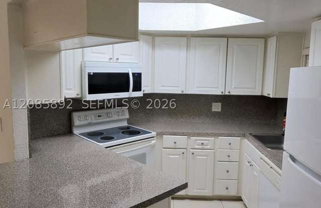 8245 Lake Dr Gallery 4
