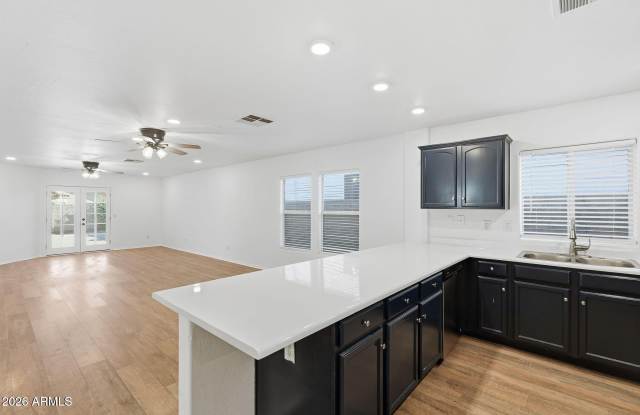45542 W GUILDER Avenue Gallery 4