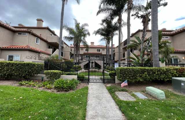 $1000 OFF FIRST MONTH’S RENT! 3 Blocks To Downtown! Upper: 3 Bedroom 3 Bath, photos photos