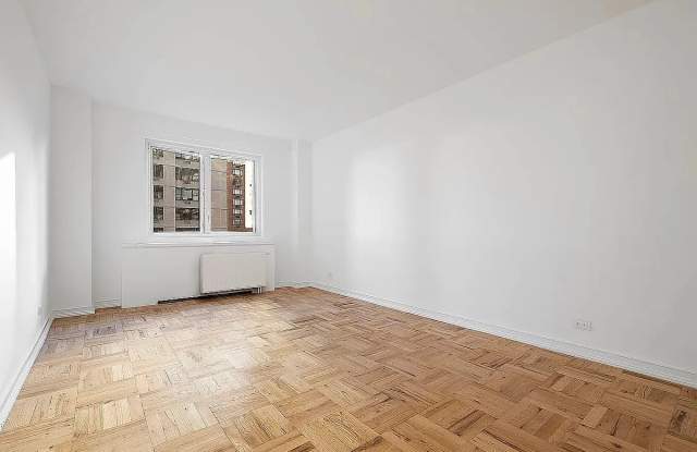 30 W 60th St # 101 Gallery 4