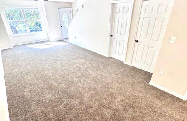 NEWER CONSTRUCTION - THREE BEDROOM TOWNHOME Gallery 4