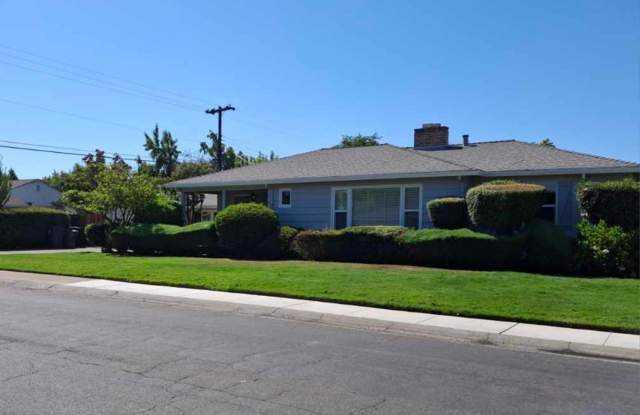 SHOWING SATURDAY, 12/13 @ 12PM - 2240 Irvin Way, Sacramento, CA 95822
