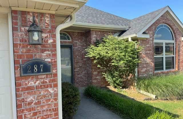 Beautiful 3-Bedroom / 2-Bathroom House within walking distance of Har-Ber High School - 287 Brandons Loop, Springdale, AR 72762