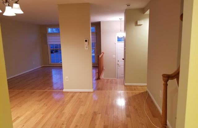 8035 TANWORTH COURT Gallery 4