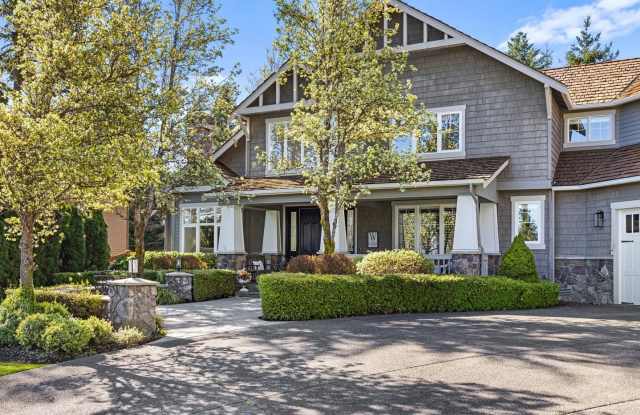 Spacious 5-Bed 4.5 Bath Home with Two Primary Suites on a Quiet Cul-de-Sac in Sammamish Gallery 4