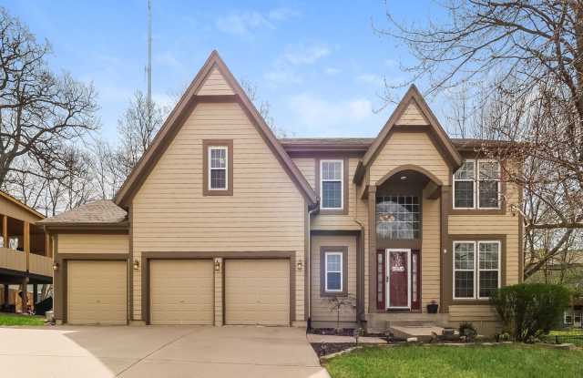 Beautiful Fully Furnished 5 Bed Home | 3 Car Garage | Community Pool! - 18981 West 118th Street, Olathe, KS 66061