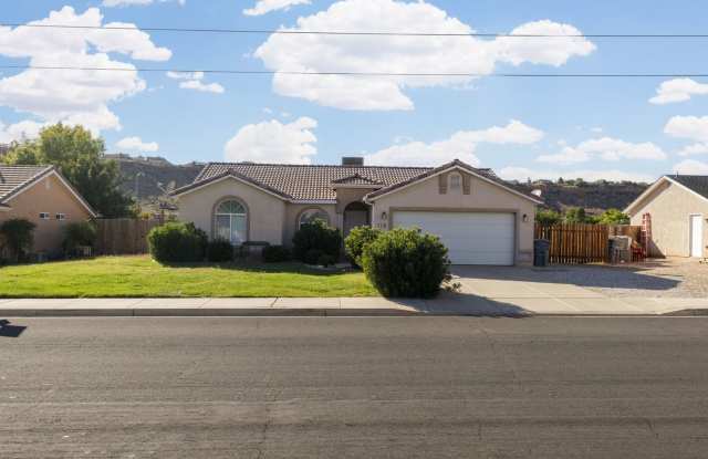 Cute 3 Bedroom 2 Bathroom Home - 118 South 2000 East, St. George, UT 84790 Cute 3 Bedroom 2 Bathroom Home - 118 South 2000 East, St. George, UT 84790
