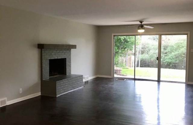 4613 Winthrop Avenue East Gallery 4