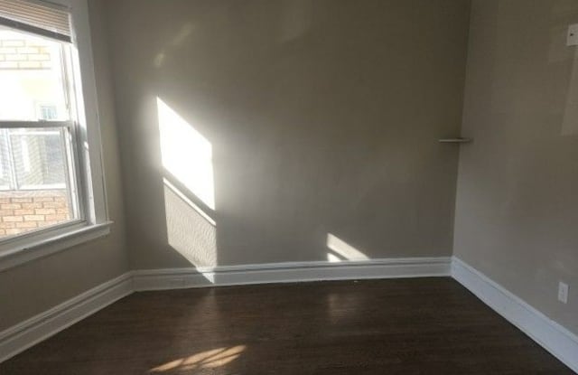 251 Maple Street Gallery 4