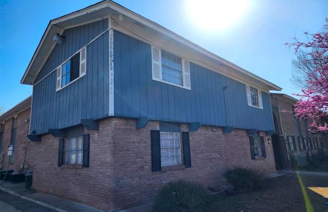 2 Bedroom 1.5 Bath Apt at the Monterey Square Apts NW OKC photos photos