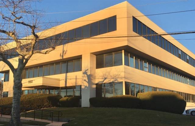 990 Westbury Road unit: 3 photos photos