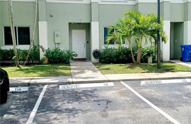 118 Hidden Ct Rd - 118 Hidden Court Drive, Hollywood, FL 33023