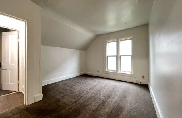 1258 University Avenue - 2 Gallery 2