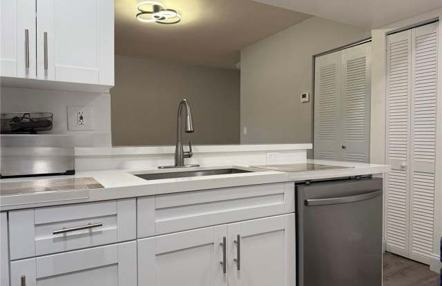 9725 Fontainebleau Boulevard Gallery 4