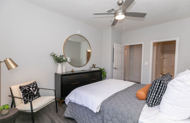 Deerfield Village Apartments Gallery 2
