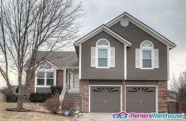 1711 Red Barn Road - 1711 Red Barn Road, Raymore, MO 64083