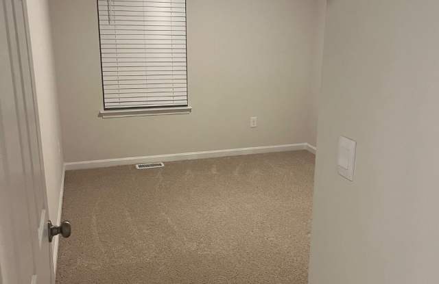 135 RAE Court Gallery 3