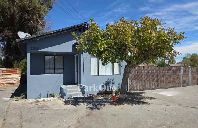 Cute 2 Bed 1 Bath Home With Fenced Side Yard photos photos Cute 2 Bed 1 Bath Home With Fenced Side Yard photos photos