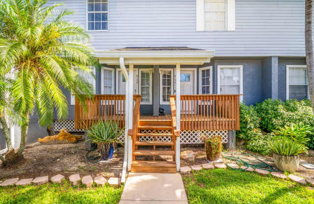 Beautifully updated 2-bedroom, 1.5-bathroom home located in Fort Myers photos photos